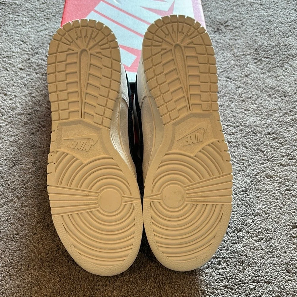 Nike Women's Cream and Black Sneakers - Picture 2 of 4
